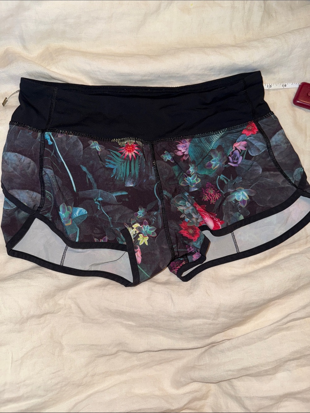 Lululemon Shorts size 4